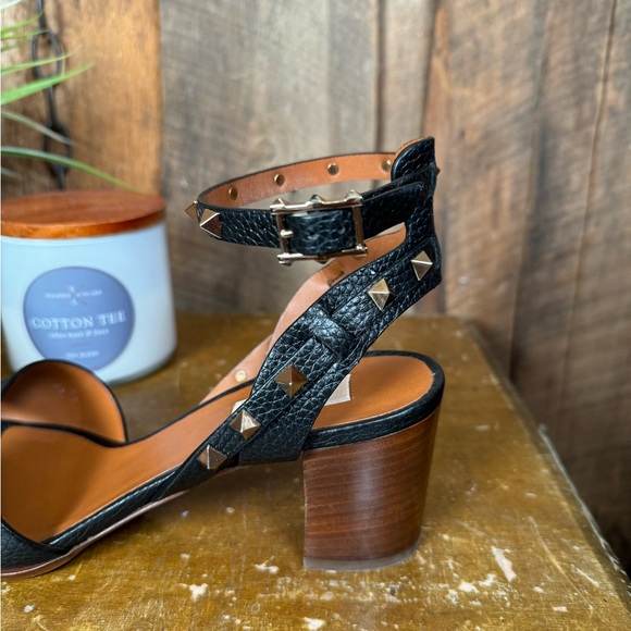 Valentino "Authentic" Black Textured Leather Sandals - Size IT 41 - US 11 - Picture 8 of 13